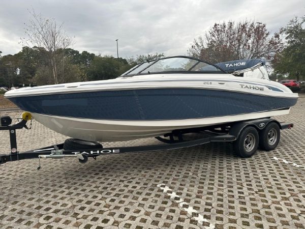 8622672_20221220174928657_1_XLARGE 2021 Tahoe 210S