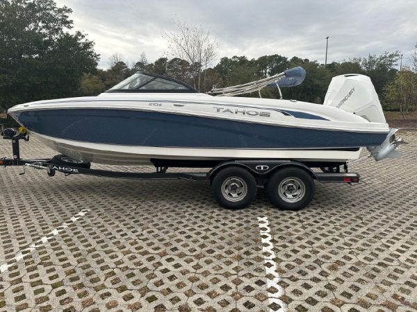 8622672_20221220174935637_1_XLARGE 2021 Tahoe 210S