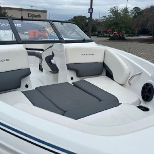 8622672_20221220175010408_1_XLARGE 2021 Tahoe 210S
