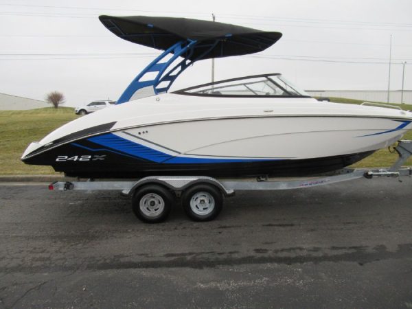 8624776_20221213143727837_1_XLARGE 2018 Yamaha 242X E-Edition