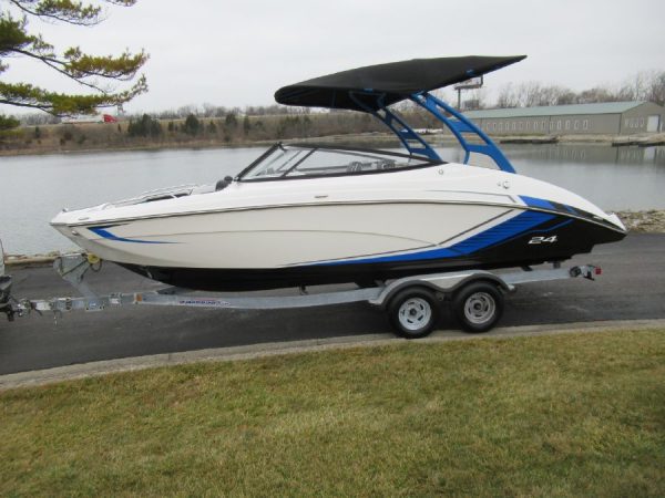 8624776_20221213143803076_1_XLARGE 2018 Yamaha 242X E-Edition