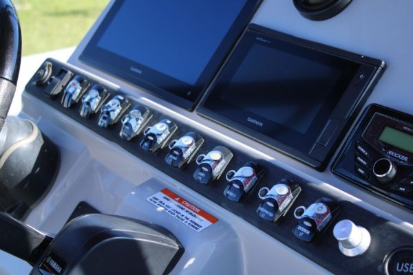 8648671_20230109135427170_1_XLARGE 2020 Bennington S22 Center Console Tritoon