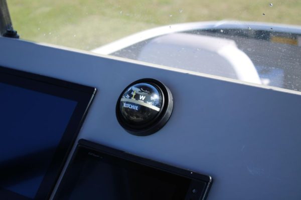 8648671_20230109135432946_1_XLARGE 2020 Bennington S22 Center Console Tritoon