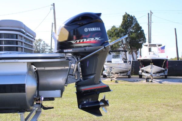 8648671_20230109135602945_1_XLARGE 2020 Bennington S22 Center Console Tritoon