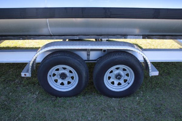 8648671_20230109135753573_1_XLARGE 2020 Bennington S22 Center Console Tritoon