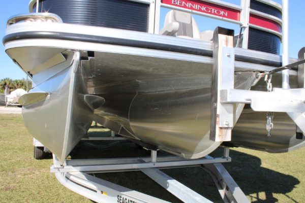8648671_20230109135821649_1_XLARGE 2020 Bennington S22 Center Console Tritoon