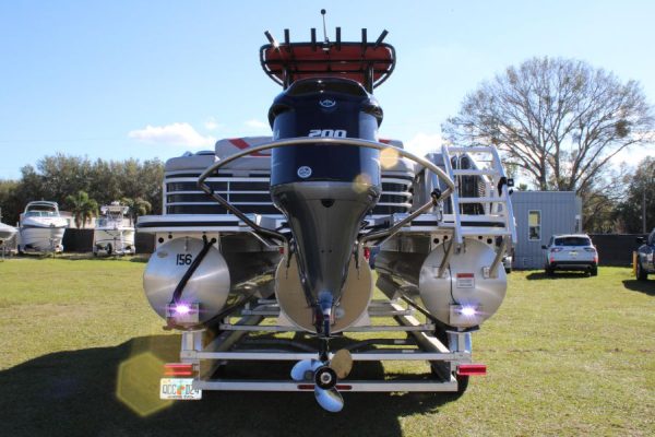 8648671_20230109135932336_1_XLARGE 2020 Bennington S22 Center Console Tritoon