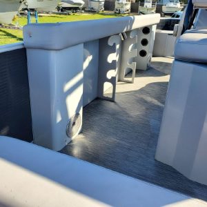 8648671_20230109141148400_1_XLARGE 2020 Bennington S22 Center Console Tritoon