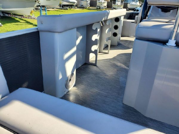 8648671_20230109141148400_1_XLARGE 2020 Bennington S22 Center Console Tritoon