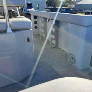 8648671_20230109141152063_1_XLARGE 2020 Bennington S22 Center Console Tritoon
