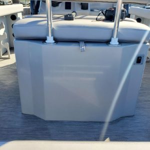 8648671_20230109141156172_1_XLARGE 2020 Bennington S22 Center Console Tritoon