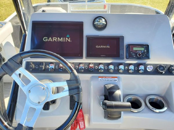 8648671_20230109141219346_1_XLARGE 2020 Bennington S22 Center Console Tritoon
