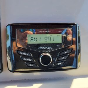 8648671_20230109141227118_1_XLARGE 2020 Bennington S22 Center Console Tritoon