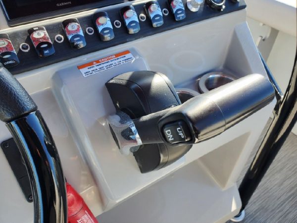 8648671_20230109141239159_1_XLARGE 2020 Bennington S22 Center Console Tritoon