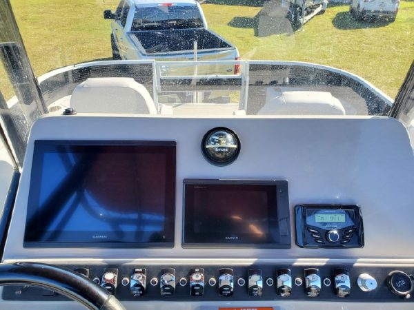 8648671_20230109141256338_1_XLARGE 2020 Bennington S22 Center Console Tritoon