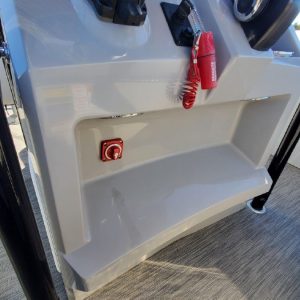 8648671_20230109141423889_1_XLARGE 2020 Bennington S22 Center Console Tritoon
