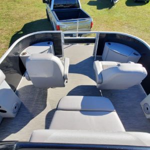 8648671_20230109141429013_1_XLARGE 2020 Bennington S22 Center Console Tritoon