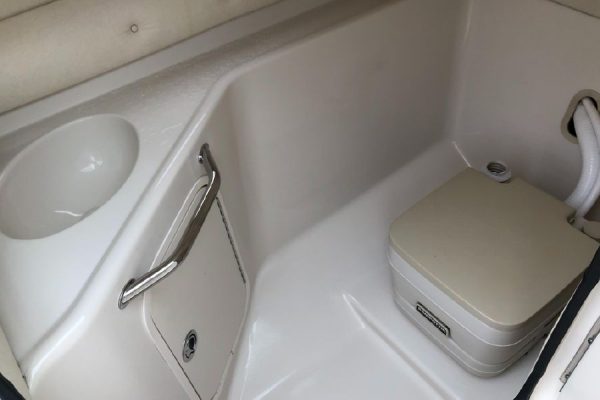8654417_20230112220342025_1_XLARGE 2006 Sea Ray 240 Sundeck