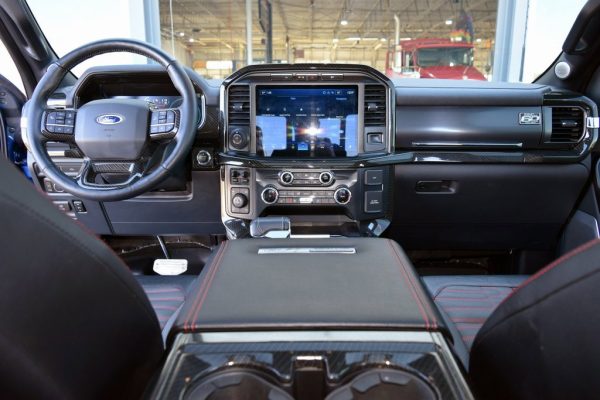 9028b7121d28463dad3f5627e45637d7 2022 Ford F150 Lariat Blue Metallic