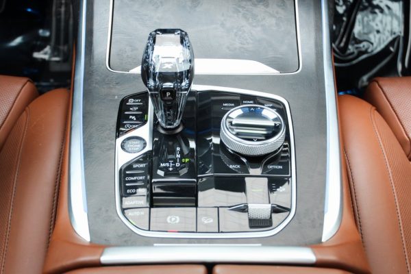 9c26c742b8bc45b0aa63a61b53e75761 2022 BMW X7 M50i