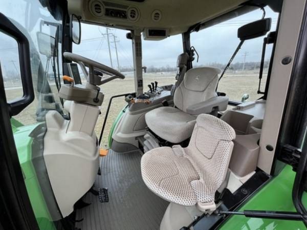 IMG_22914_-27-1.jpg 2018 John Deere 5125R