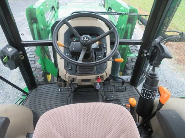 IMG_28021_-9-1.jpg 2015 John Deere 5065E