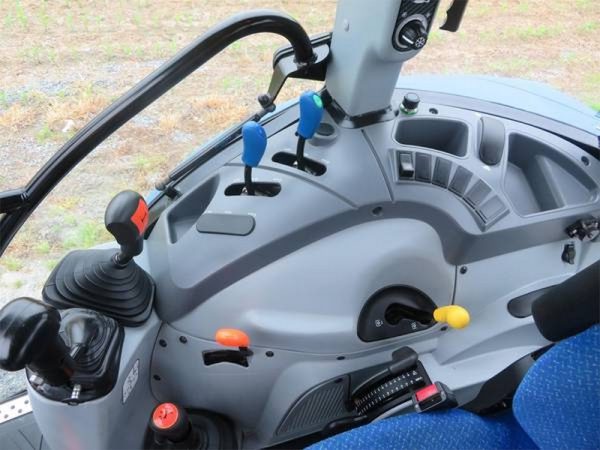 IMG_33030_-17-1.jpg 2015 New Holland T4.75