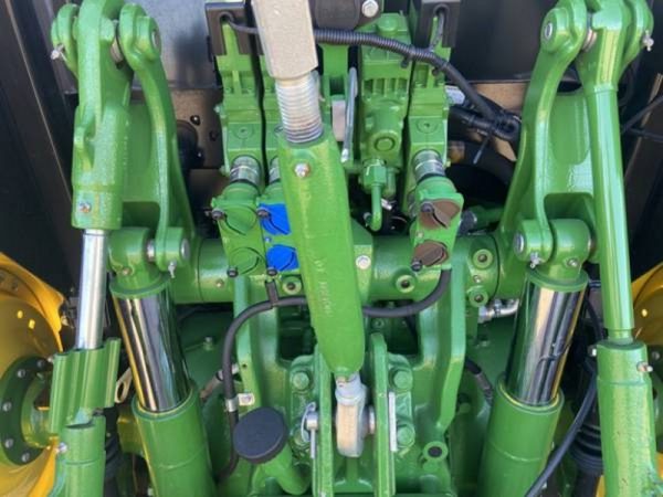 IMG_37210_-16-1.jpg 2018 John Deere 5125R MFWD