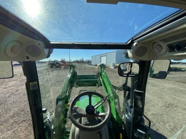 IMG_37210_-30-1.jpg 2018 John Deere 5125R MFWD