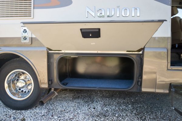 Image00001 2017 Winnebago Class C RV NAVION 24J