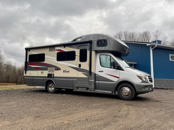 Image00001 2017 Winnebago Class C RV VIEW 24J