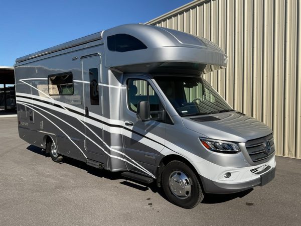 Image00001 2021 Winnebago Class C RV NAVION 24D