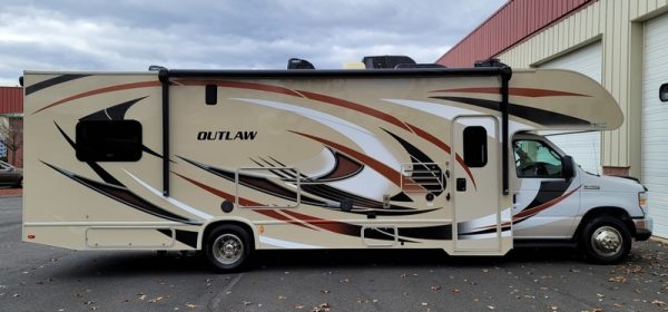 Image00002 2018 Thor Motor Coach Class C RV OUTLAW 29H