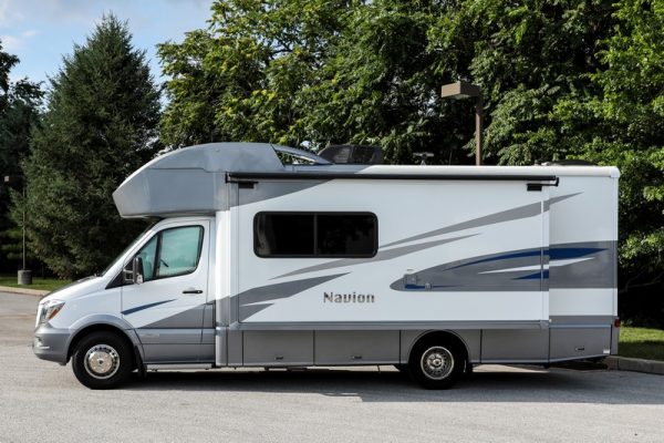 Image00003 2018 Winnebago Class C RV NAVION 24D