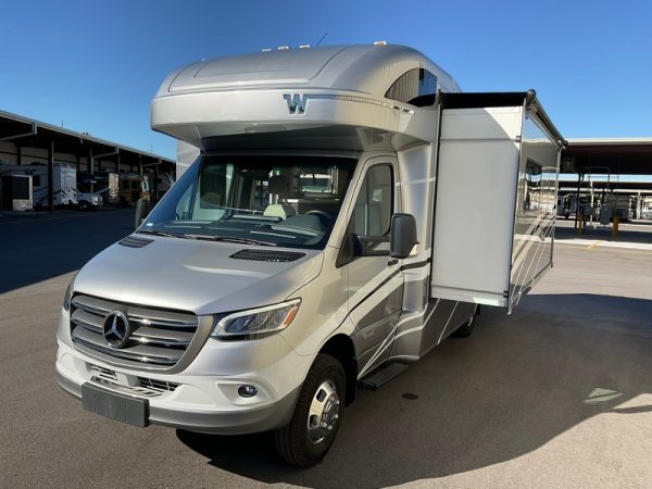 Image00004 2021 Winnebago Class C RV NAVION 24D