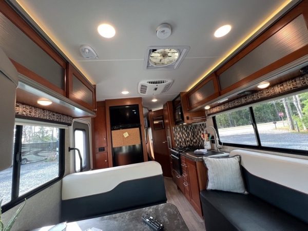 Image00005 2019 Tiffin Motorhomes Class C RV Wayfarer 24TW
