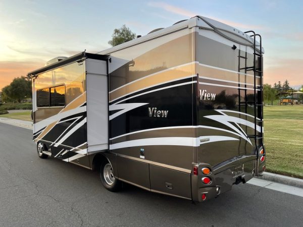 Image00006 2018 Winnebago Class C RV View 24J