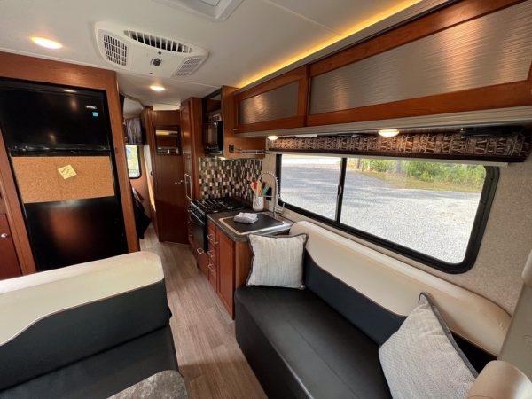 Image00006 2019 Tiffin Motorhomes Class C RV Wayfarer 24TW