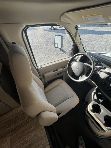 Image00006 2020 Forest River Class C RV Sunseeker LE 2550DSLE Ford Chassis