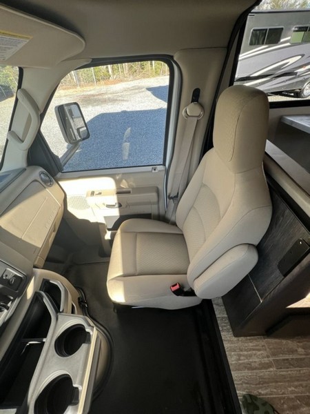 Image00007 2020 Forest River Class C RV Sunseeker LE 2550DSLE Ford Chassis
