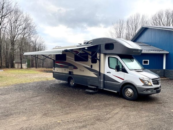 Image00008 2017 Winnebago Class C RV VIEW 24J