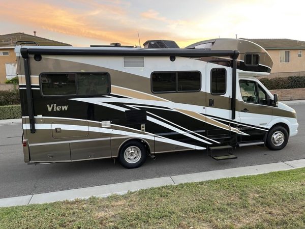 Image00009 2018 Winnebago Class C RV View 24J