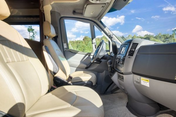 Image00011 2017 Winnebago Class C RV NAVION 24J