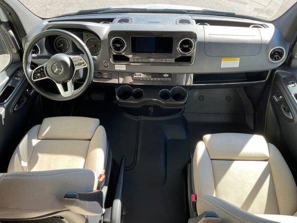 Image00012 2021 Winnebago Class C RV NAVION 24D