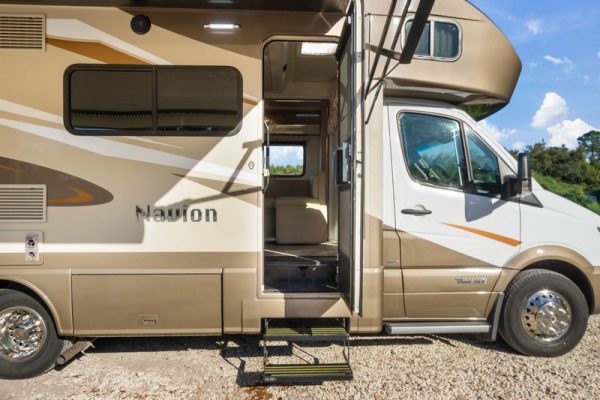 Image00013 2017 Winnebago Class C RV NAVION 24J