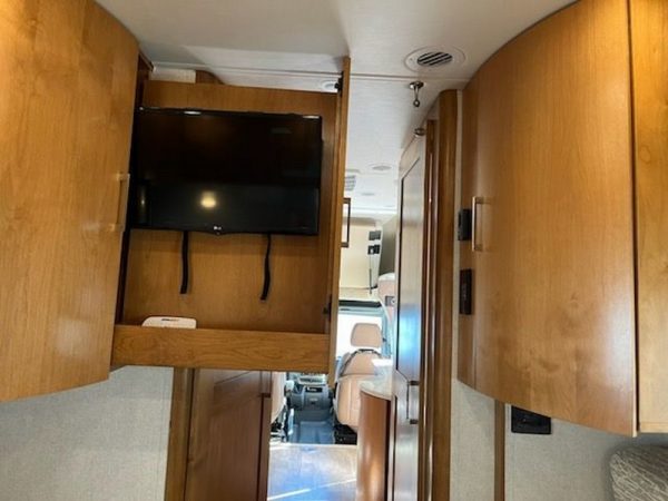 Image00013 2019 Thor Motor Coach Class C RV QUANTUM WS31