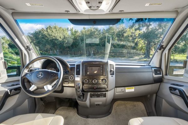 Image00014 2017 Winnebago Class C RV NAVION 24J