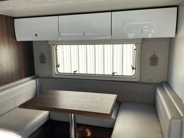 Image00014 2021 Winnebago Class C RV NAVION 24D