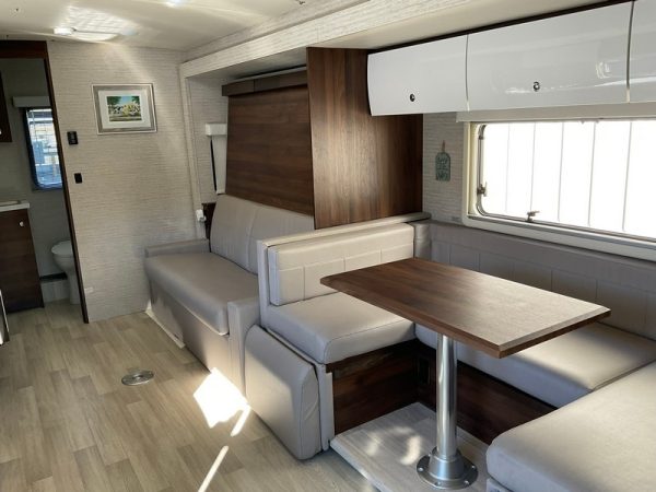 Image00015 2021 Winnebago Class C RV NAVION 24D