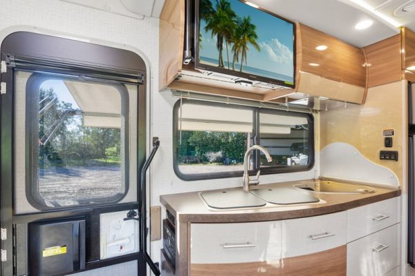 Image00016 2017 Winnebago Class C RV NAVION 24J